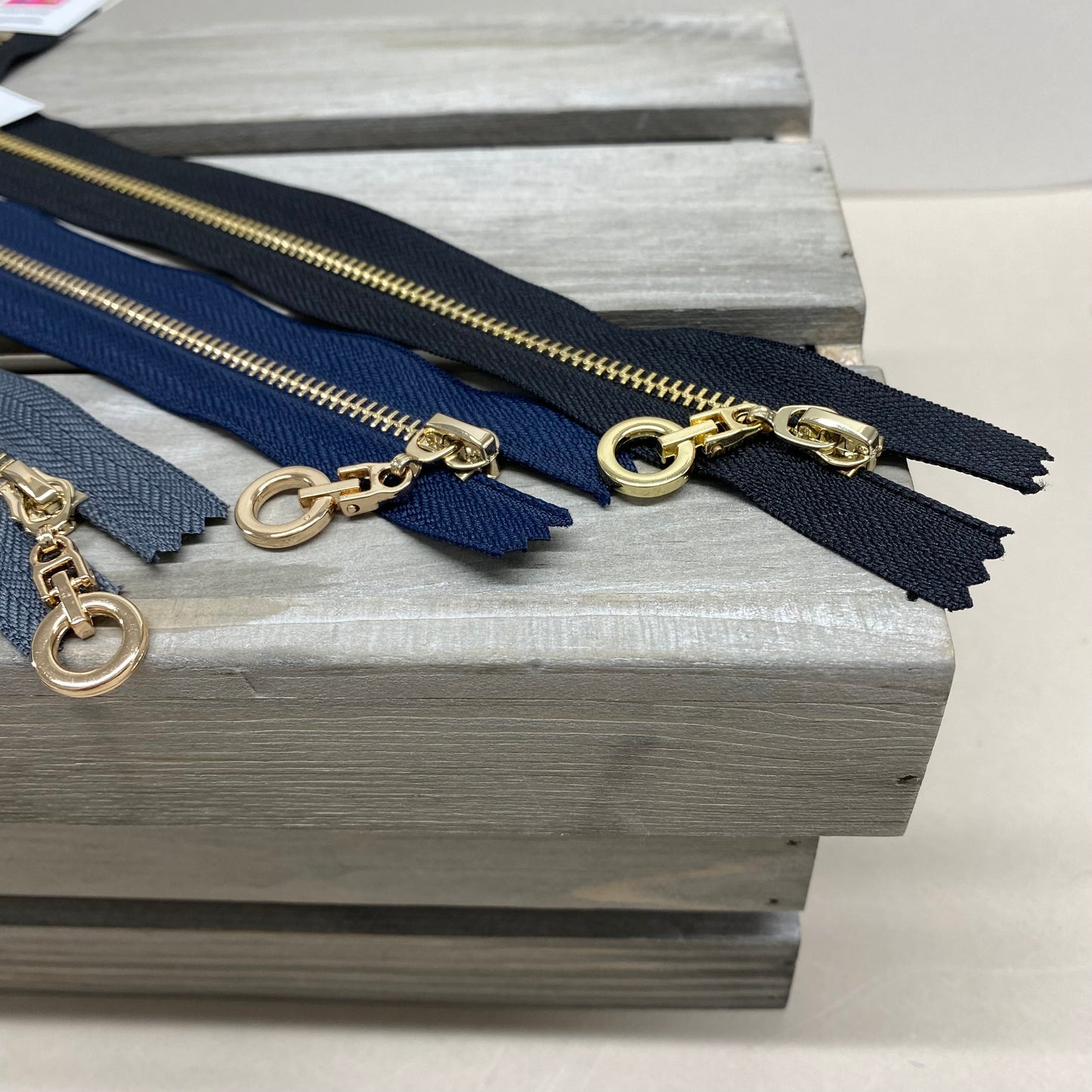 Metal Round Pull Non Separating Zipper