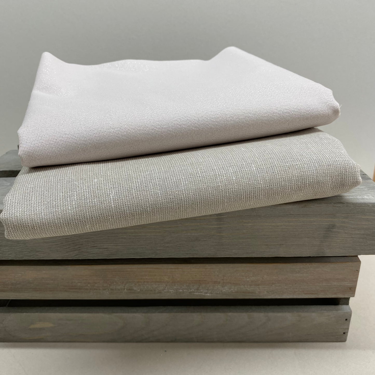 Robert Kaufman Essex Yarn Dyed Metallic Oyster Linen Fabric
