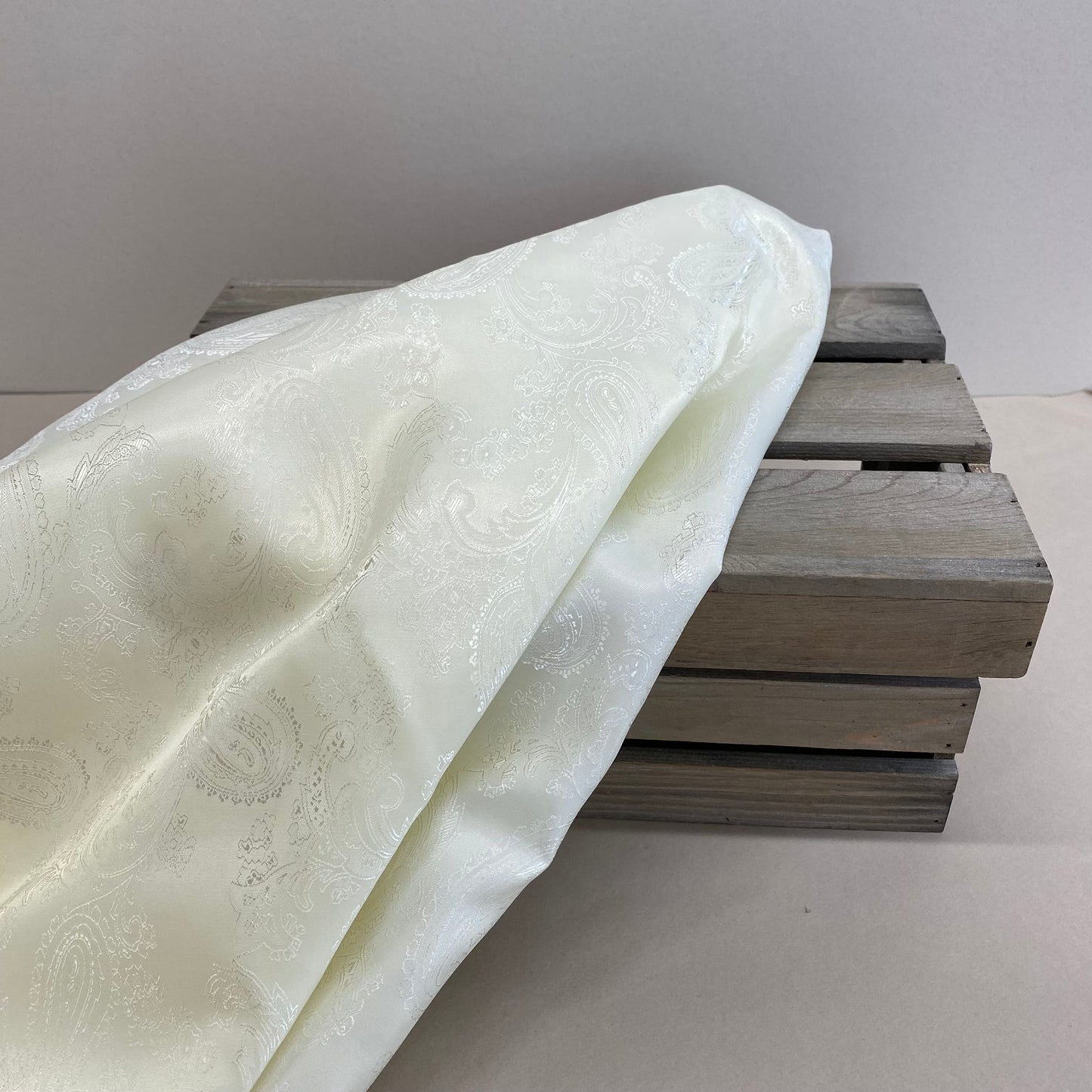 Queenie Paisley Print Viscose Blend Lining Ivory