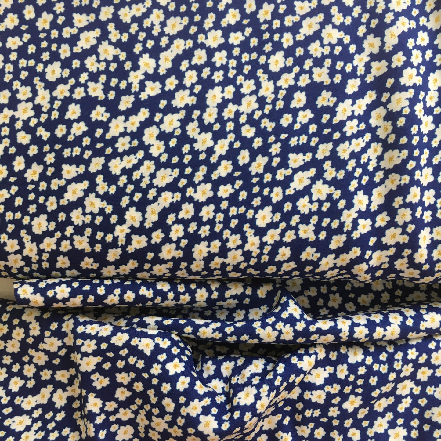 Lady McElroy Viscose Challis Lawn Moonshine Daisies