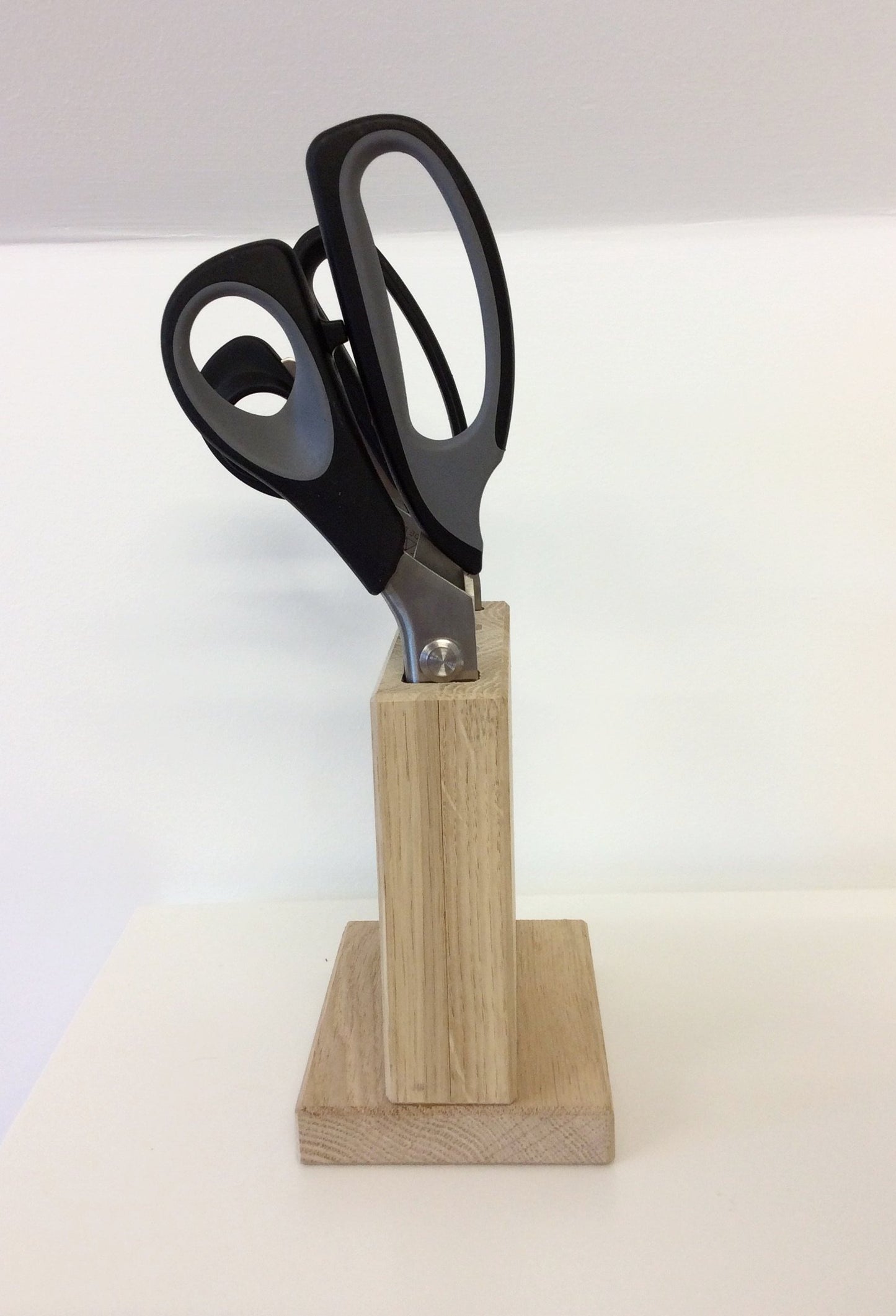 Oak Scissor Block , KAI Scissors