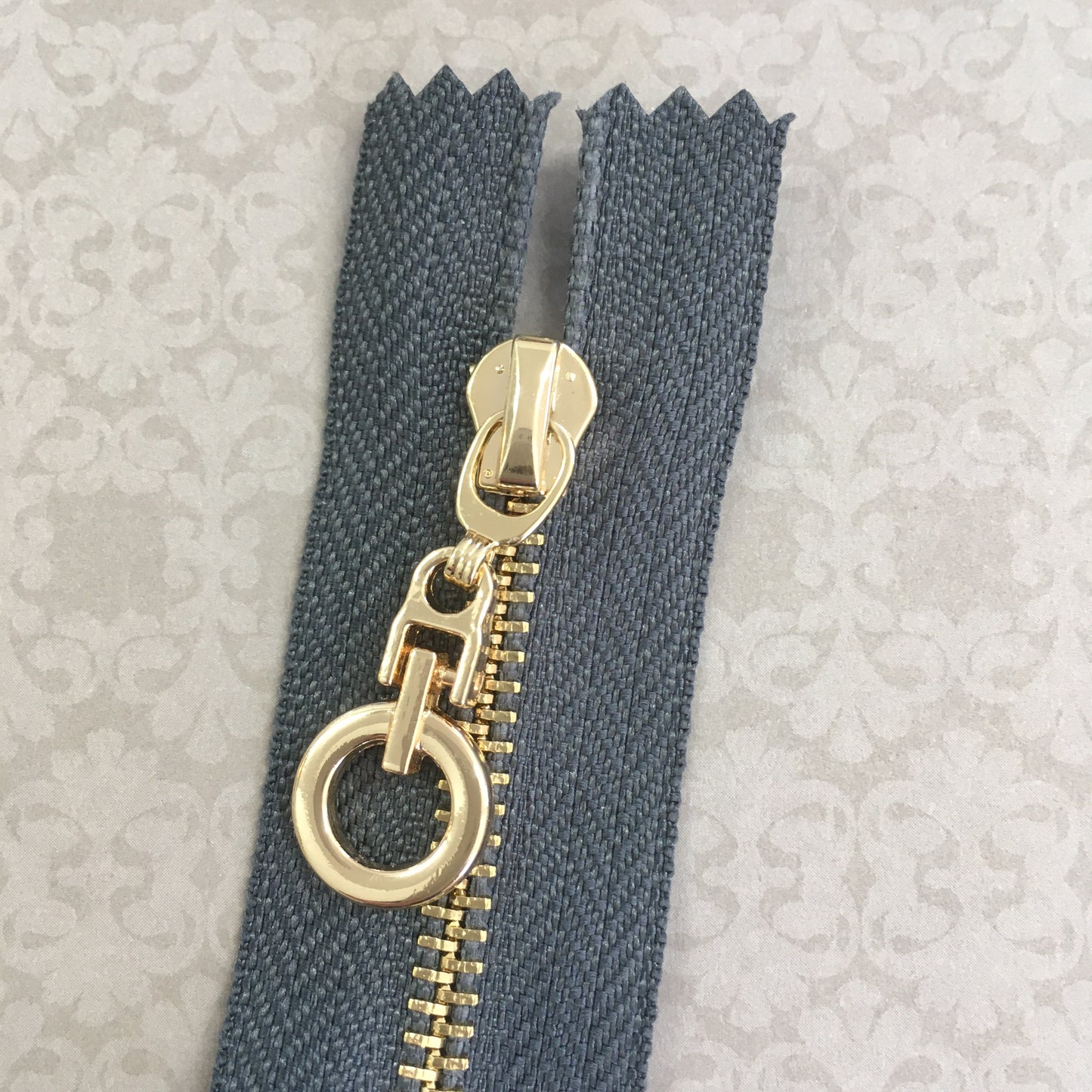 Metal Round Pull Non Separating Zipper