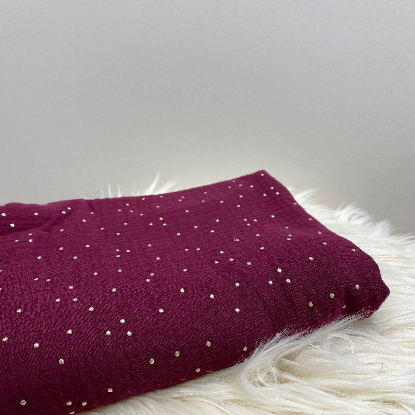 Olivia Double Gauze Fabric Raindrops Garnet