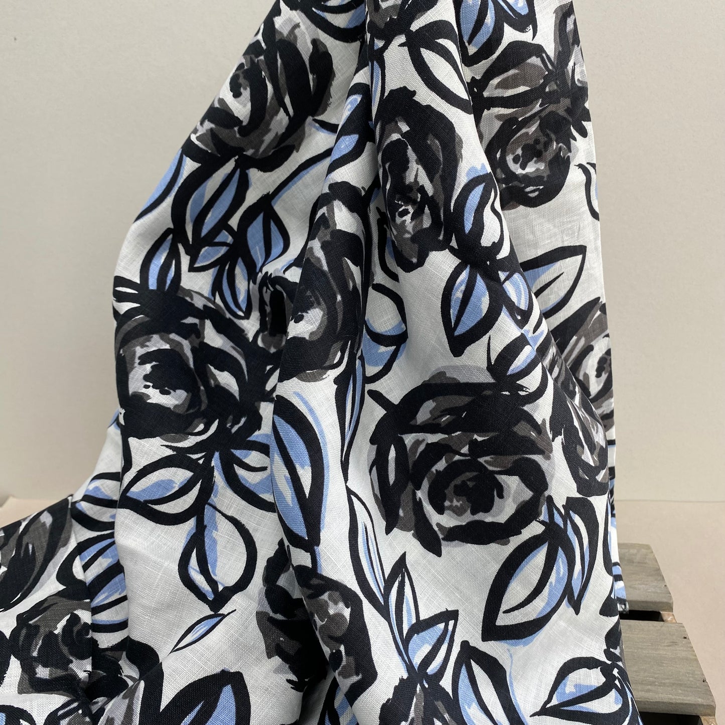 Patterned Linen Dressmaking Fabric Blue Roses
