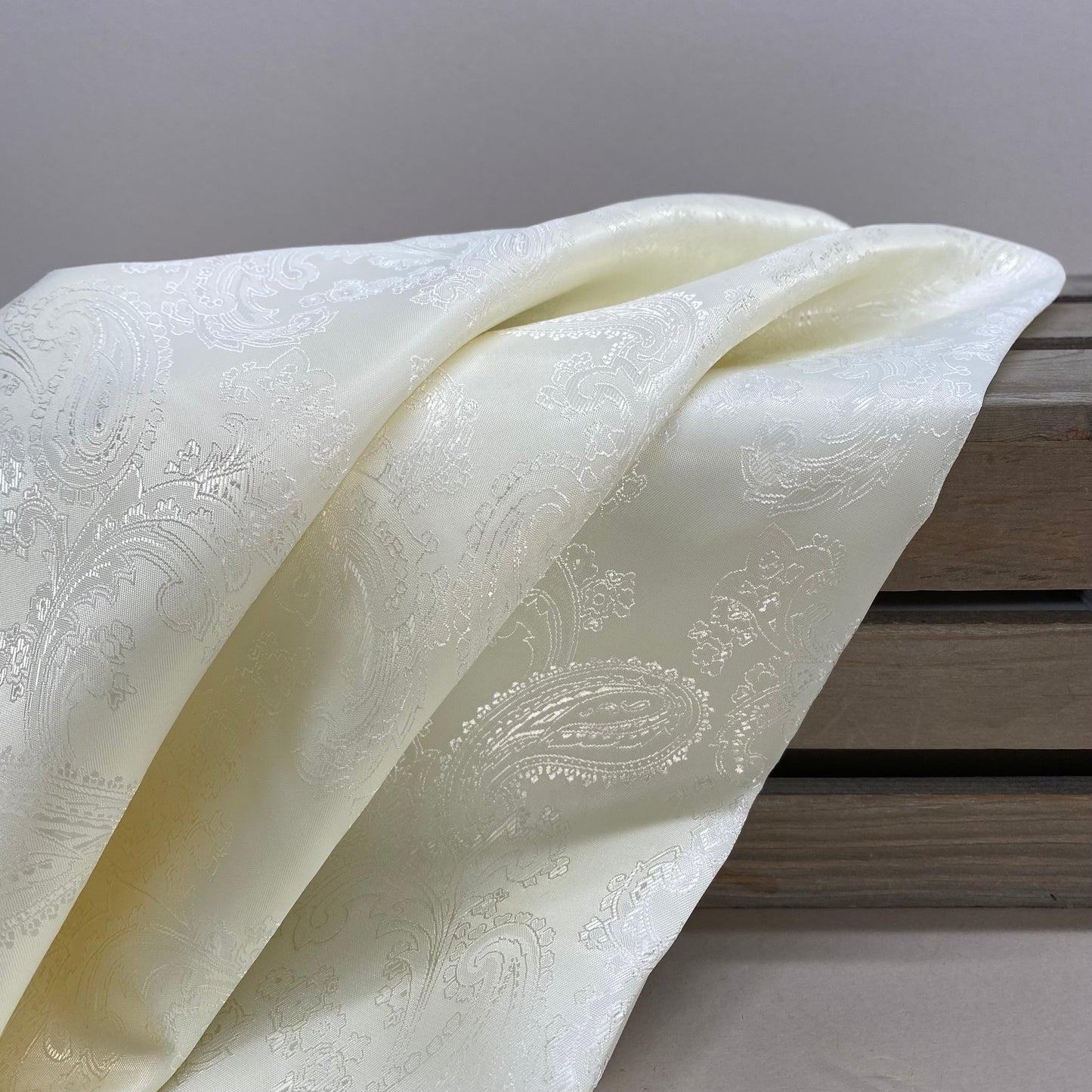 Queenie Paisley Print  Viscose Blend Lining Ivory