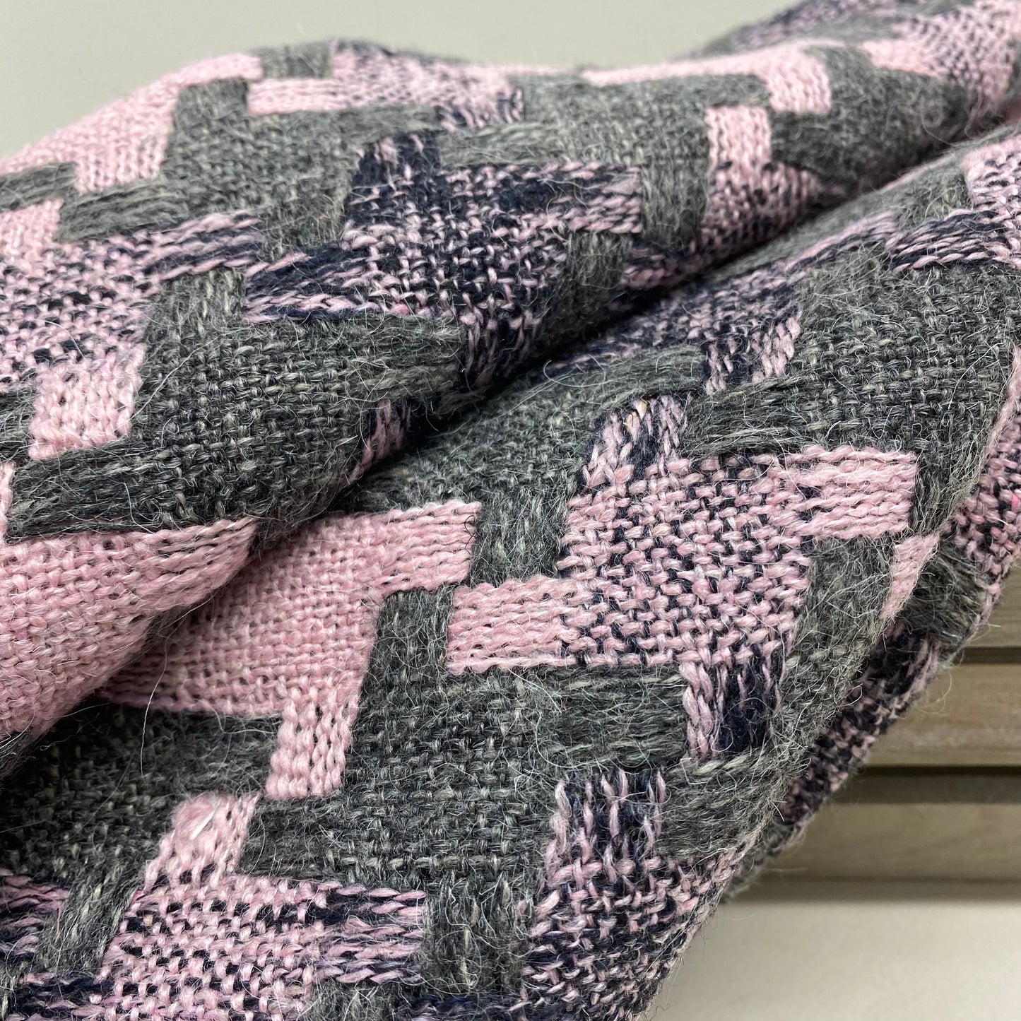 Open Weave Wool Viscose Blend Grey Pink Herringbone 3m