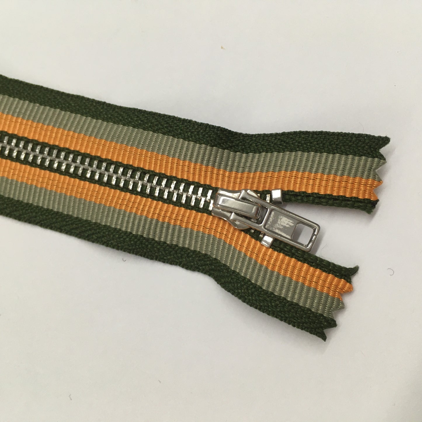 Stripe Tape Non-Separating Zipper